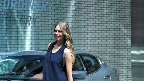 Hot Girls Of The 2015 Detroit Auto Show Autoevolution