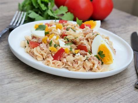 Salade de pâtes thon œufs et tomates Egg recipes for dinner Salad