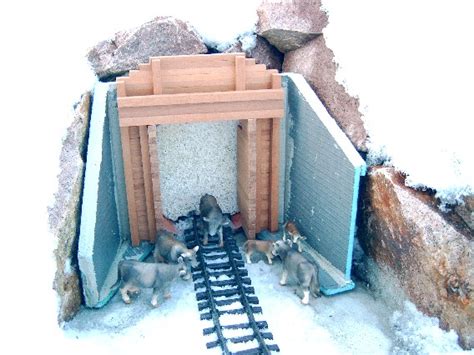 Tunnel portals are important scenery details, which most often is bought as a standard item ready made. Tunnelportale Zum Ausdrucken