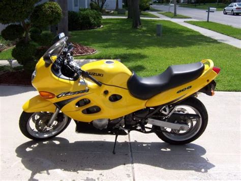 The katana 600 returns for 2001 in two new great colors. 2001 Suzuki GSX 600 F Katana - Moto.ZombDrive.COM