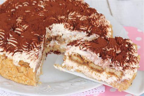 Torte fredde e 'mattonelle' a base di biscotti e creme facili e veloci da preparare, ma anche golose e belle da · il rotolo senza cottura al cioccolato è un dolce freddo squisito, facile e super veloce, una variante senza cottura del classico rotolo alla nutella! CROSTATA TIRAMISU' SENZA COTTURA ricetta dolce estivo ...