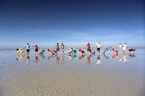 Sky mirror di kuala selangor ini diberi gelaran salar de uyuni malaysia dan merupakan tarikan paling terbaru di kuala selangor. Kuala Selangor Sky Mirror Trip - Umpama p