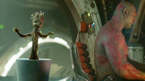 Folytatódnak a csapat kalandjai, melyek a kozmosz távolabbi szegleteibe vezetik őket. Ez a bébi Groot cosplay még A galaxis őrzői rendezőjét is ...