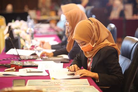 Kementerian pembangunan wanita, keluarga dan masyarakat adalah sebuah kementerian yang ditubuhkan oleh kerajaan malaysia yang bertanggungjawab menilai dasar dan arah untuk mencapai sasaran kesamarataan jantina. Belanjawan 2021 mesra wanita