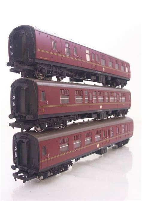 Hornby Oo Gauge Harry Potter Hogwarts Express Three Coach Set