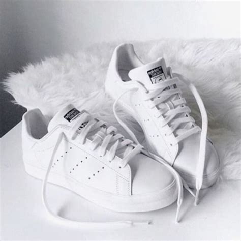 Pin By Yuli On Aesthetic Colours Adidas Shoes Sneakers Fashion