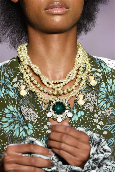Spring Jewelry Trends 2020: Pearls | Spring jewelry, Jewelry trends, Jewelry fashion trends