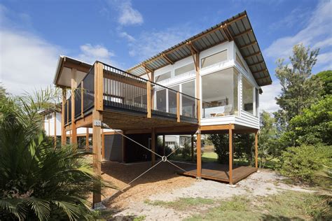 This Modern Beach House Design Celebrates Its Spectacular Location