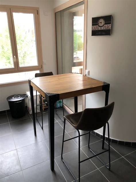 I recently purchased two table tops from ikea, the vika amon series, in high gloss white. Ikea Mange Debout Surprenant Table Haute Industrielle Carrée En Bois Et Métal Madison - palette ...