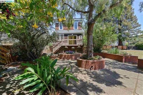 Whoopi Goldberg Lists Berkeley Victorian Home For 1275m Victorian