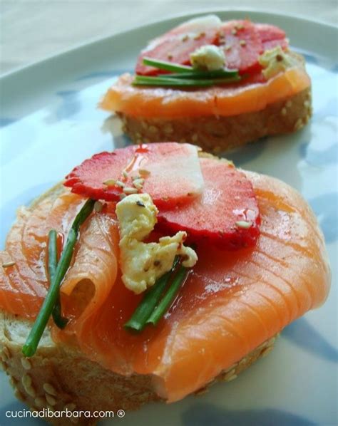 Salmon Croton With Strawberry And Goat Cheese Healthy