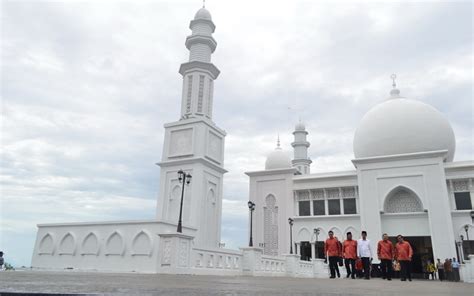 Mengintip Kemegahan Masjid Terapung Oesman Al Khair Okezone Lifestyle