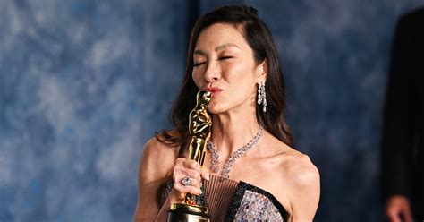 Michelle Yeoh Brings Oscar Home To Her Mom And To Her Late Dad S