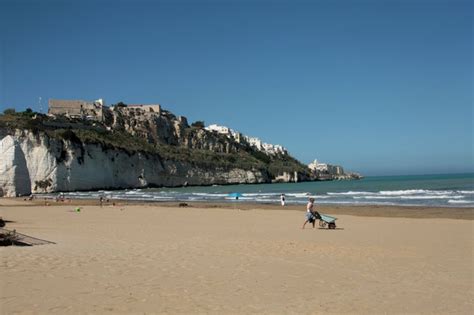 Unless you are driving, you will likely arrive by train. Strand, Küste, Meer in Apulien - Das Meer und Apulien