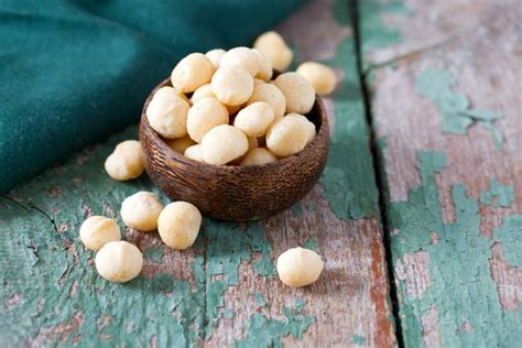 Macadamia Nuts Nutrition Benefits Calories Warnings And Recipes