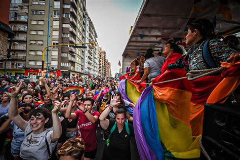 La Marcha del Orgullo LGBTIQ en Mar del Plata color alegría y reivindicaciones Nexo AC