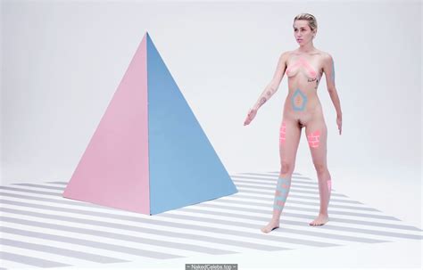 Sex Images Miley Cyrus Fully Nude For Paper Magazine Porn Pics By