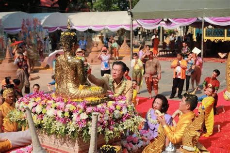 เดินทางออกจากกรุงเทพฯ สูงถึง 946,133 คันต่อวัน ในช่วงที่มีการ. โคราชสืบสานประเพณีไทย อัญเชิญพระคันธารราษฎร์ แห่ลอดประตู ...