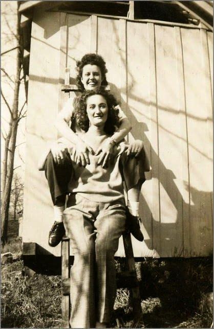 Interesting Vintage Photos Of Lesbian Loves Vintage Lesbian Vintage Couples Cute Lesbian Couples