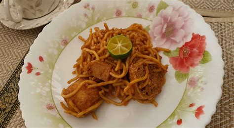 Char kway teow is a popular noodle dish from maritime southeast asia, notably in brunei, indonesia, malaysia, and singapore. resepi mee goreng mamak mat gebu , resepi mee goreng mamak ...