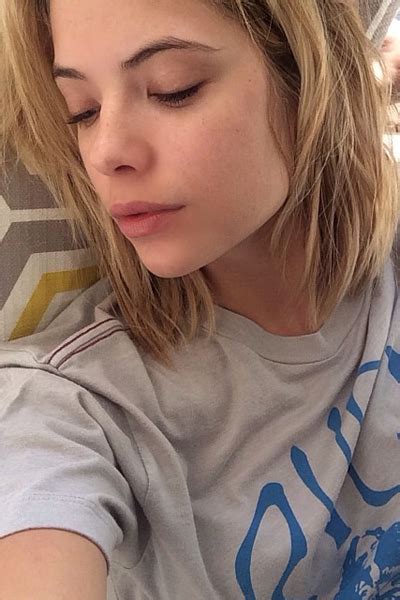 Bella hadid working in paris during the 2019 paris fashion week paris, france 1st march 2019 more gigi hadid ungeschminkt, geschminkt und ungeschminkt, geschminkt vs ungeschminkt. 35 hottest no-makeup selfies ever | Jetss