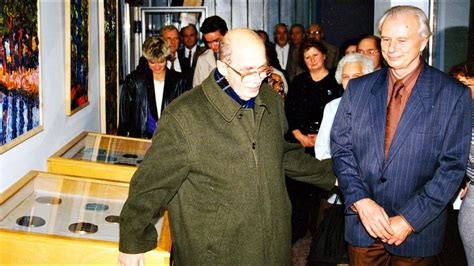 BAJA Habsburg Ottó megnézi Bartos Endre kiállítását 1991 YouTube