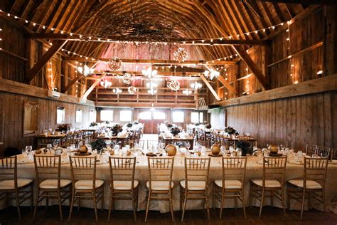 A 3,000 square foot event space with soaring ceilings, and large hand sewn beams that are original to the structure. UPSTATE NEW YORK BARN WEDDING - Fanny Staaf - Metro Mode