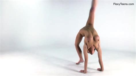 Super Flexible Hot Gymnast Raykina Eporner