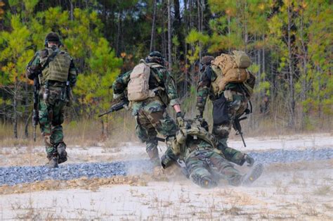 19 Photos Of Navy Seals Doing What They Do Best We Are The Mighty