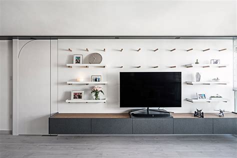 10 practical TV feature wall designs in Singapore that look really good ...