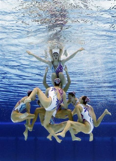 35 Amazing Photos Of Synchronized Swimmers And Their Stunning Moves