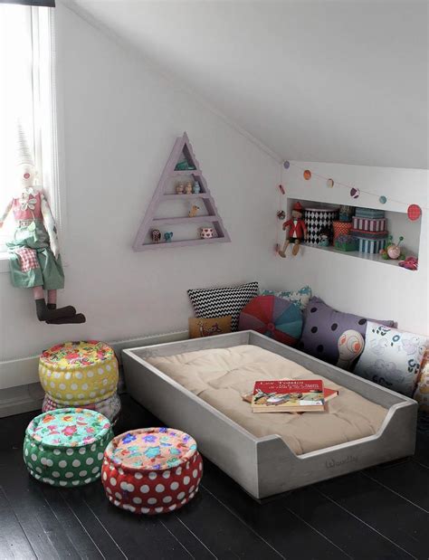 If you like the rustic design, this will be a super easy bed frame to make and very durable. Lettino Montessori | Boy toddler bedroom, Kids floor bed, Diy toddler bed