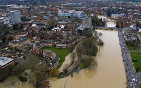 Storm Bella Uk Battered With 100mph Winds As Fears Escalate For