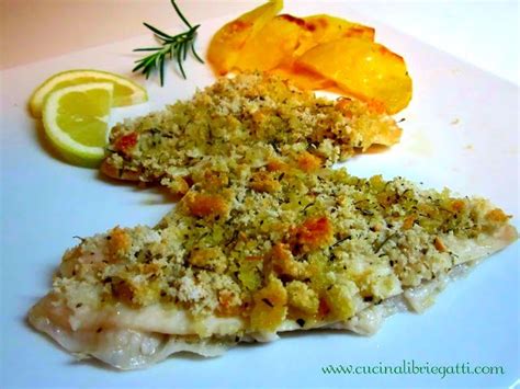 Filetti di platessa al forno. Platessa al forno con patate con una croccante panatura