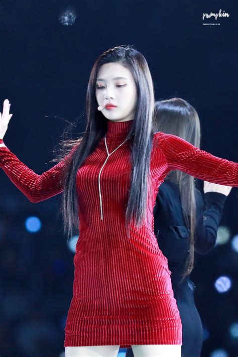 fans can t get over how perfect red velvet joy s body is