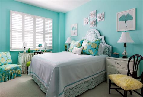 This Tranquil Blue And White Bedroom Has A Serene Ambiance Tropical
