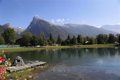 Balade Des Lacs Aux Dames Au Lac Bleu à Morillon Savoie Mont Blanc