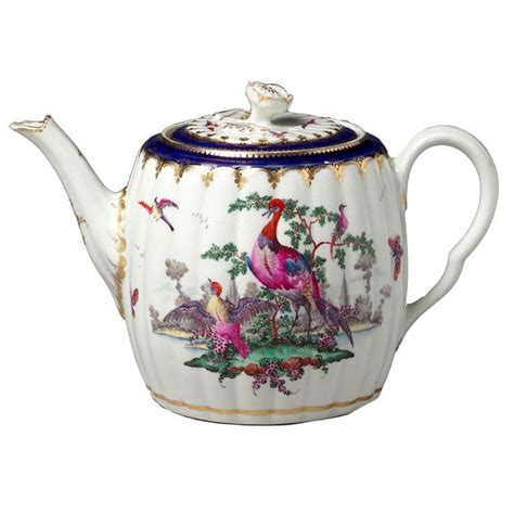 A Fine First Period Dr Wall Worcester Teapot And Cover Tea Pots