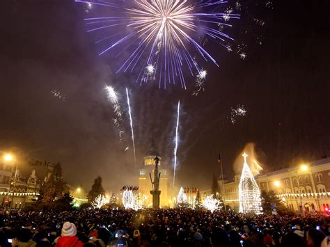 Clujul, oficial în haine sărbătoare după inaugurarea iluminatului festiv - Transilvania Reporter