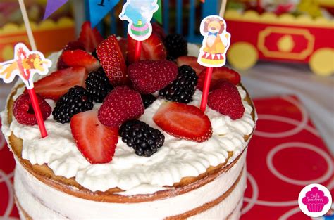 Emilie Sweetness Naked cake aux fruits rouges et chantilly