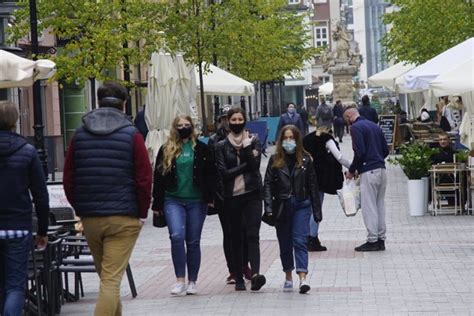 Wskazane obostrzenia będą obowiązywać od soboty do 9 kwietnia. Rząd ogłasza kolejne obostrzenia. Restrykcje w ...