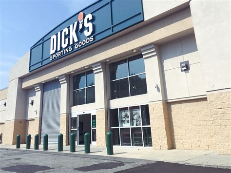 dick s sporting goods to stop selling guns in more stores business insider