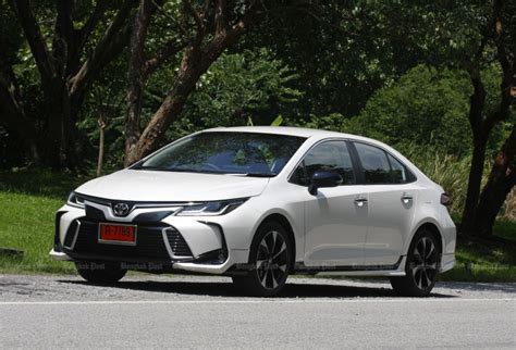 The corolla is a compact car, with 2019 editions measuring 4.37 metres in length. Toyota Corolla Altis 1.8 GR Sport (2019) review