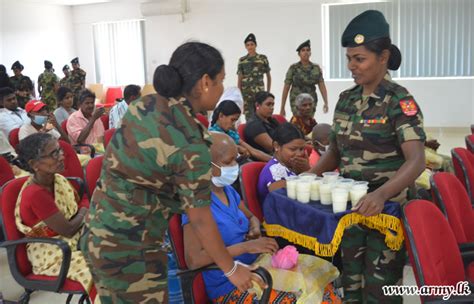 Sfhq J Woman Soldiers Visit Patients At Thelippalai Cancer Hospital