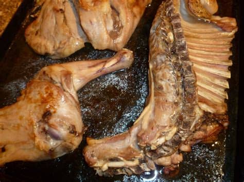 1/2 cordero (unos 4 kilos). HASTA LA COCINA: CORDERO AL HORNO