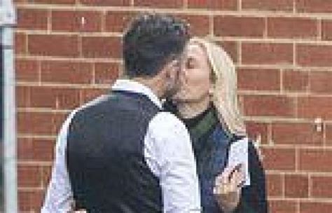 Jock Zonfrillo And His Wife Lauren Fried Share A Passionate Kiss As He