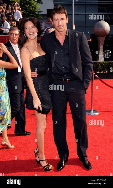 Nba Star Marko Jaric Arrives On The Red Carpet With Supermodel Adriana Lima At The Espy