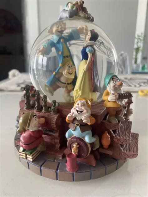Disney Snow White And The Seven Dwarfs Musical Glitter Snow Globe