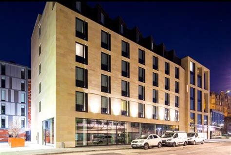 Hotel description with top attractions like the scottish national gallery and west princes street gardens right on your doorstep, you'll love the location of our premier inn edinburgh city centre (waverley) hotel. Premier Inn Edinburgh Royal Mile - Hotel Reviews, Photos ...