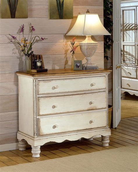 Hillsdale Furniture 1172 772 Wilshire 4225 Bedside Chest With 3